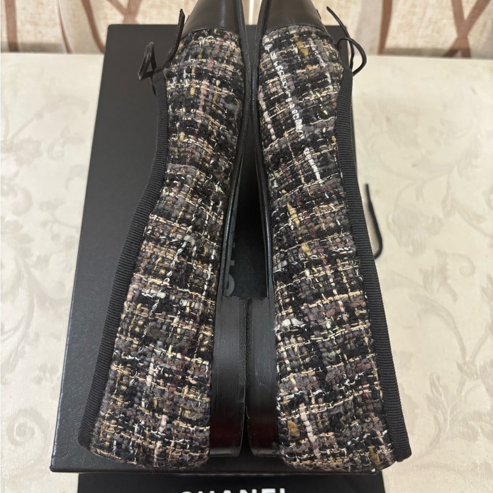 🆕 CHANEL CC Black and Brown Tweed Flats, in Box - Picture 4 of 10